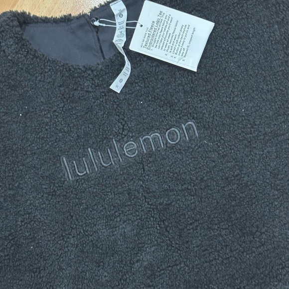 Brand New Textured Fleece Logo Tee in black - Picture 2 of 9